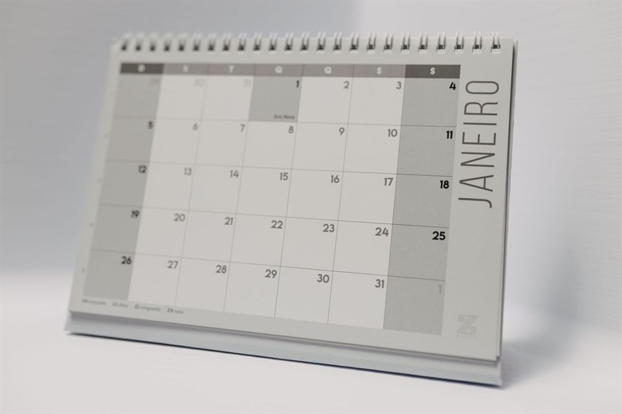 Desk calendar open to January, the month the biggest cruise sales of the year often begin